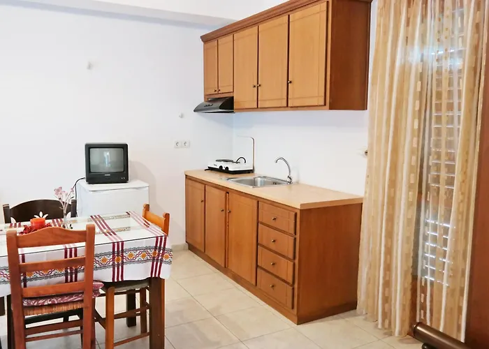 Katerina Babis Aparthotel 3*